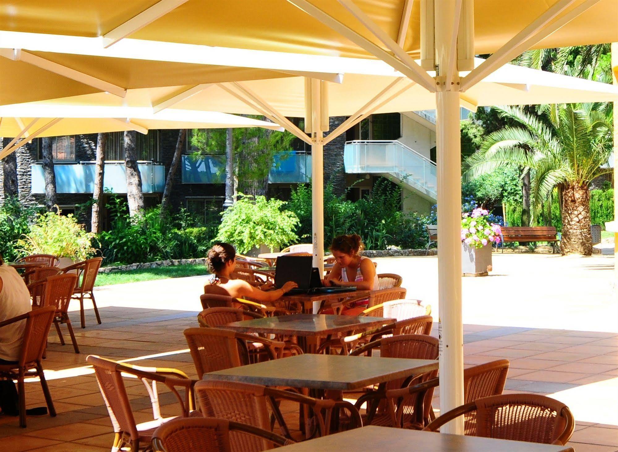 Aparthotel Ciutat De Palol 4*