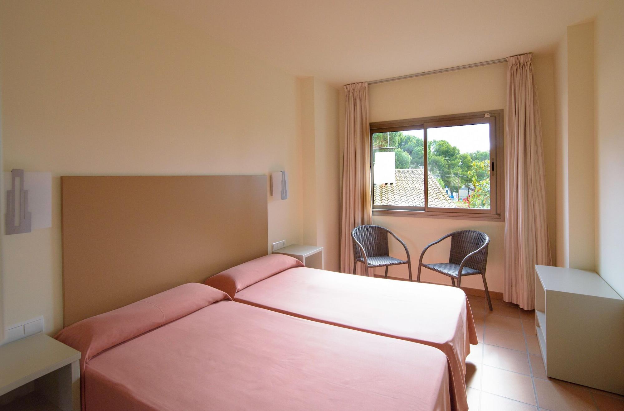 Ciutat De Palol Apartahotel 4*
